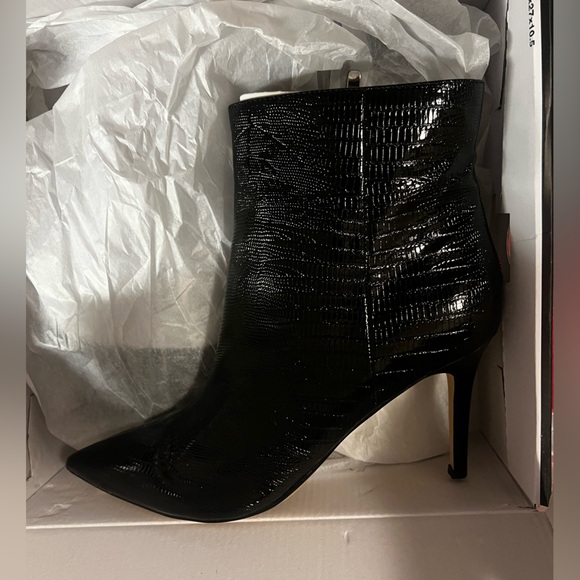Nine West black textured boot 9 - Picture 1 of 5